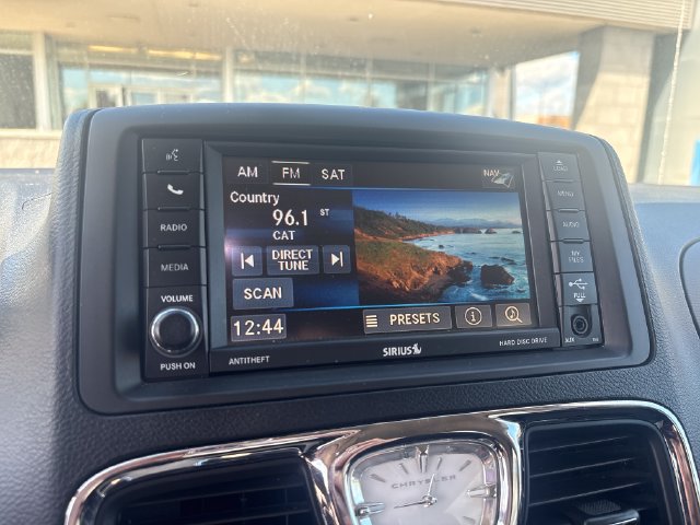 Used 2016 Chrysler Town & Country Limited FWD image 23