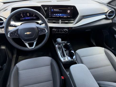 Certified 2024 Chevrolet Trax LT w/ LT Convenience Package FWD image 14