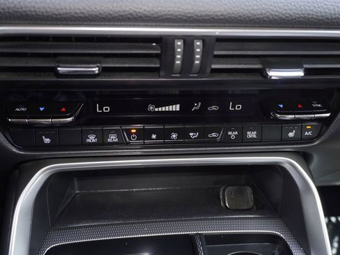 Used 2024 MAZDA CX-90 3.3 Turbo w/ Preferred Package AWD/4WD image 19