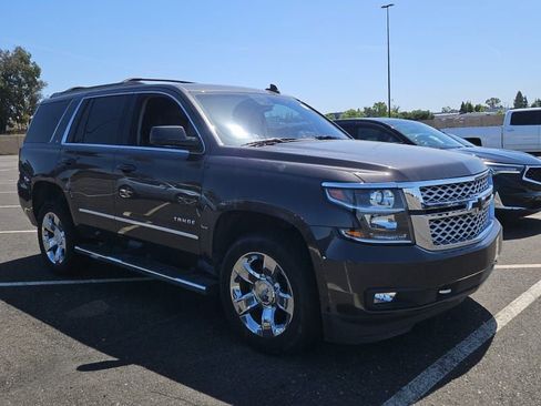 Used 2017 Chevrolet Tahoe LT w/ LT Signature Package AWD/4WD image 3