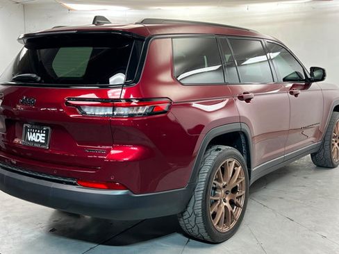 Used 2025 Jeep Grand Cherokee L Limited w/ Black Appearance Package AWD/4WD image 5