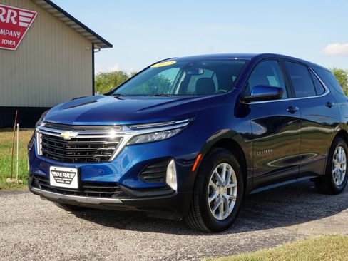 Used 2022 Chevrolet Equinox LT image 2