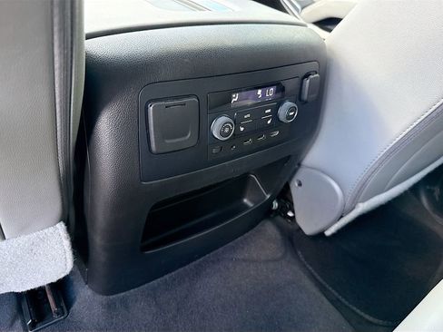 Used 2020 Chevrolet Suburban LT image 26