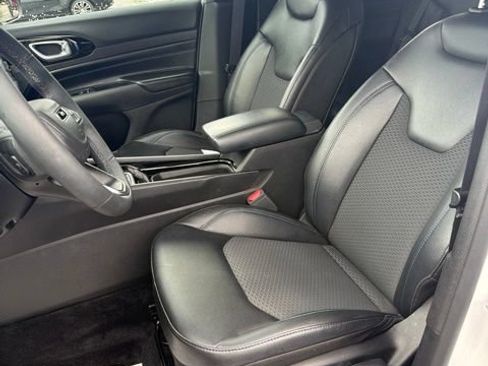 Used 2025 Jeep Compass Latitude w/ Altitude Special Edition AWD/4WD image 16