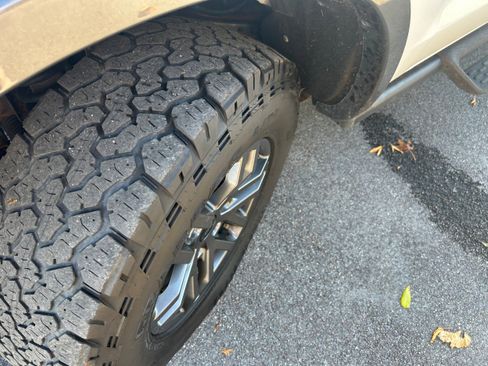 Used 2021 Ford Ranger Lariat w/ Tremor Off-Road Package image 17