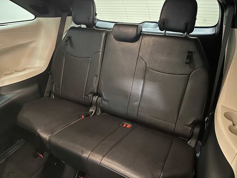 Certified 2025 Toyota Sienna Platinum image 26
