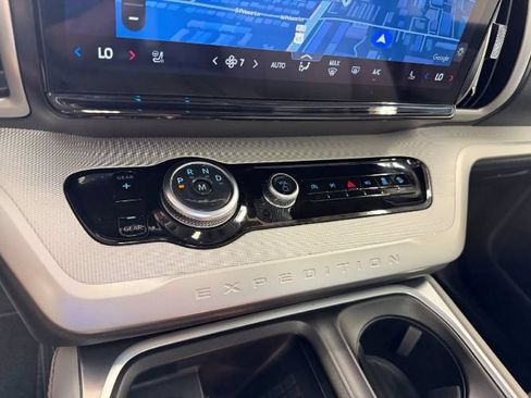 Used 2025 Ford Expedition Active AWD/4WD image 18