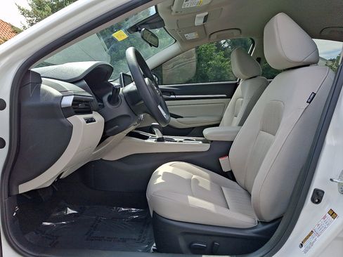 Certified 2023 Nissan Altima 2.5 SV FWD image 13