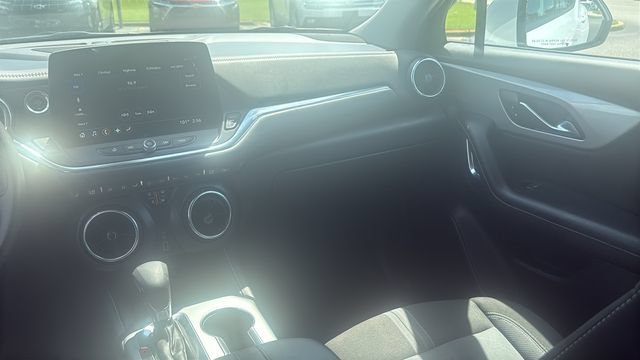 Used 2025 Chevrolet Blazer LT FWD image 29