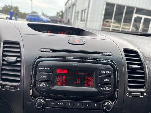 Used 2017 Kia Forte LX image 19