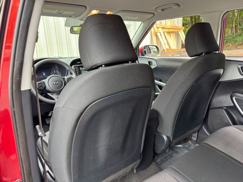 Used 2021 Kia Soul LX FWD image 27