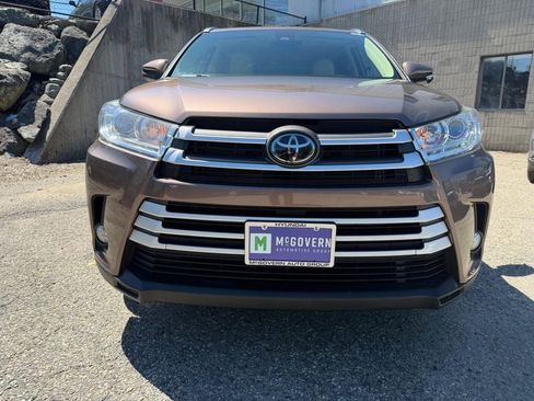 Used 2018 Toyota Highlander XLE AWD/4WD image 9