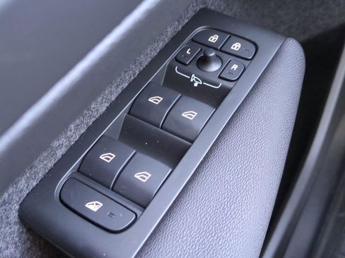 New 2025 Volvo XC40 B5 Core w/ Protection Package Premier image 20