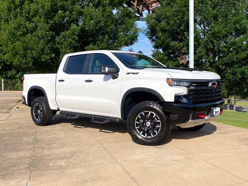 Used 2024 Chevrolet Silverado 1500 ZR2 w/ Technology Package AWD/4WD image 1