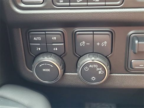 Used 2024 Chevrolet Tahoe Z71 w/ Luxury Package image 17