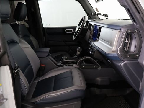 Used 2024 Ford Bronco Outer Banks image 12