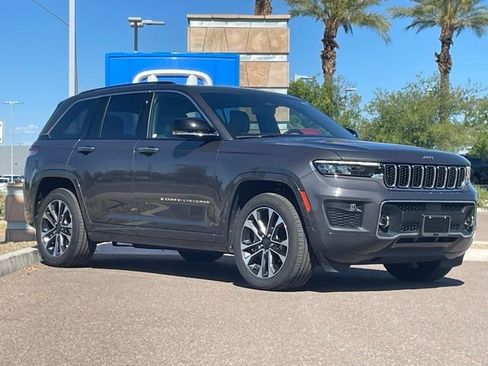Used 2022 Jeep Grand Cherokee Overland w/ Luxury Tech Group IV image 3