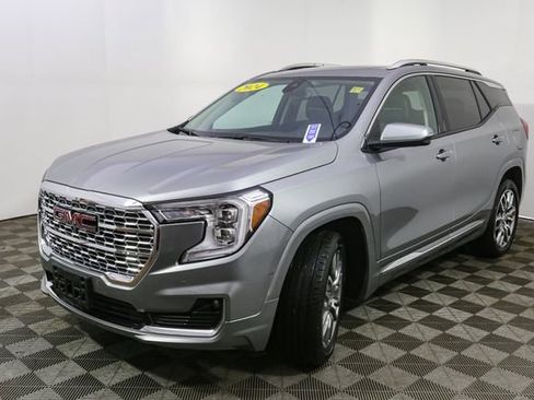 Used 2024 GMC Terrain Denali w/ Denali Premium Package AWD/4WD image 5