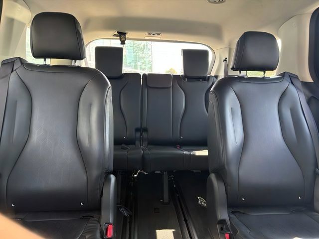 Certified 2024 Kia Carnival LX FWD image 26