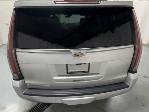 Used 2020 Cadillac Escalade Premium Luxury AWD/4WD image 7