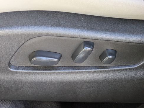 Certified 2023 Cadillac XT4 Premium Luxury w/ LPO, Onyx Lite Package image 19