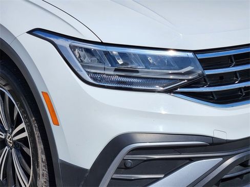 Used 2024 Volkswagen Tiguan SE image 9
