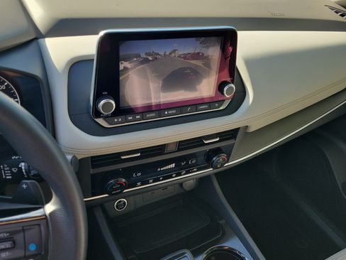 Certified 2023 Nissan Rogue SV FWD image 25