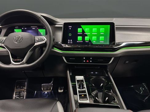 Used 2025 Volkswagen Atlas Peak Edition SE image 11