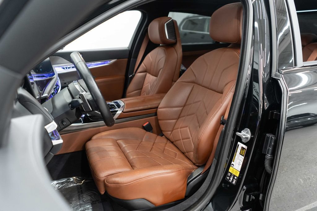 Used 2023 BMW 760i xDrive AWD/4WD image 8