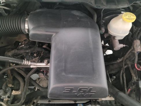Used 2018 RAM 1500 Classic SLT AWD/4WD image 30