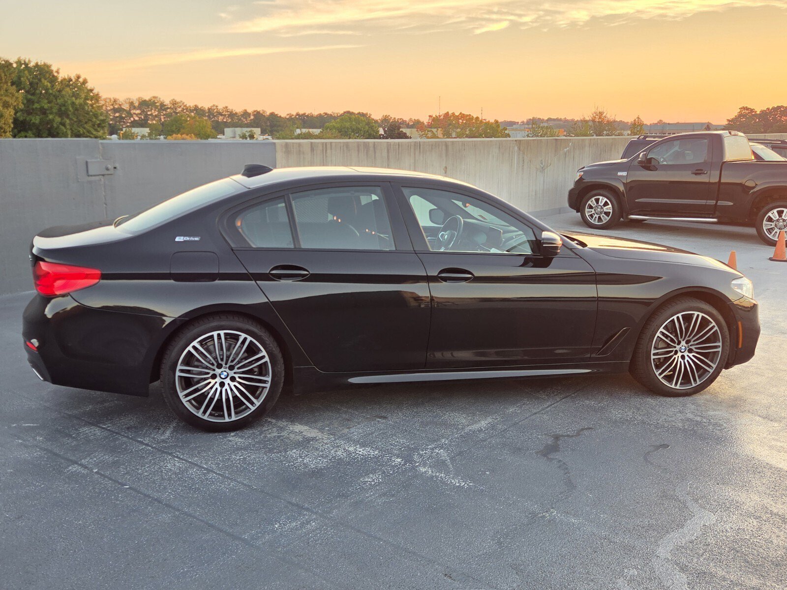 Used 2019 BMW 530e xDrive w/ M Sport Package AWD/4WD image 6