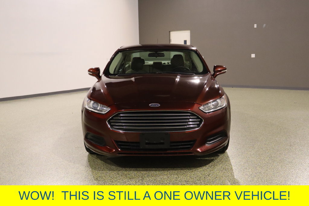 Used 2016 Ford Fusion SE FWD image 2