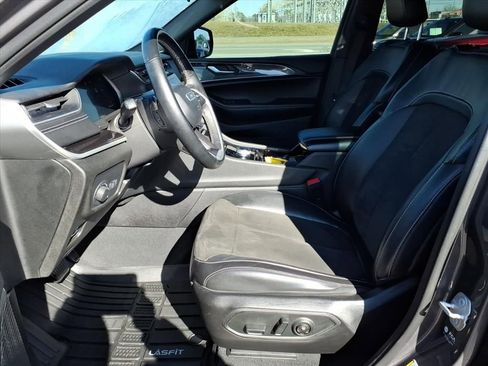 Used 2022 Jeep Grand Cherokee L Laredo image 15