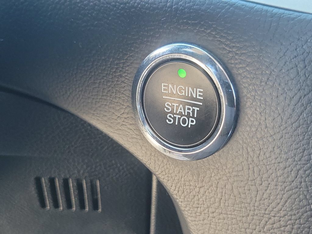 Used 2022 Ford Edge SE w/ Black Appearance Package AWD/4WD image 9