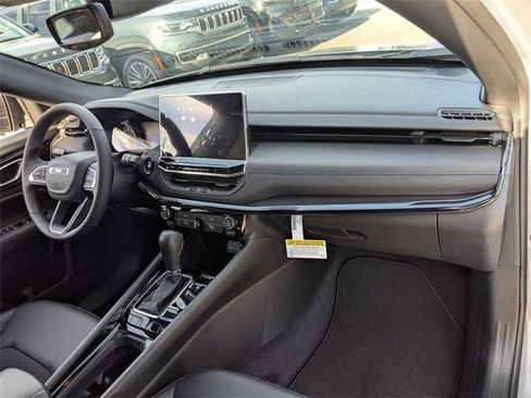 New 2026 Jeep Compass Latitude image 36