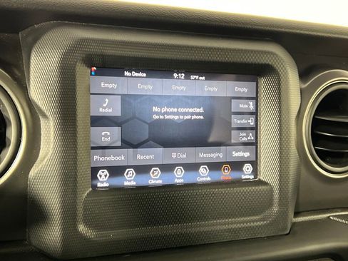 Used 2023 Jeep Gladiator Sport image 27