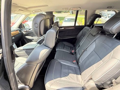 Used 2014 Mercedes-Benz GL 550 4MATIC image 31