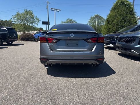Used 2022 Nissan Altima 2.5 SR w/ Midnight Edition Package image 4