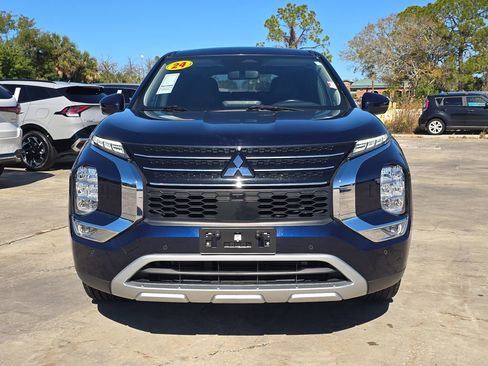 Used 2024 Mitsubishi Outlander SE image 3