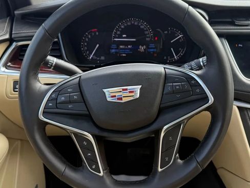 Used 2018 Cadillac XT5 Luxury w/ Driver Awareness Package image 10