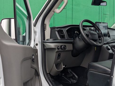 Used 2023 Ford E-Transit 148 High Roof Extended image 17