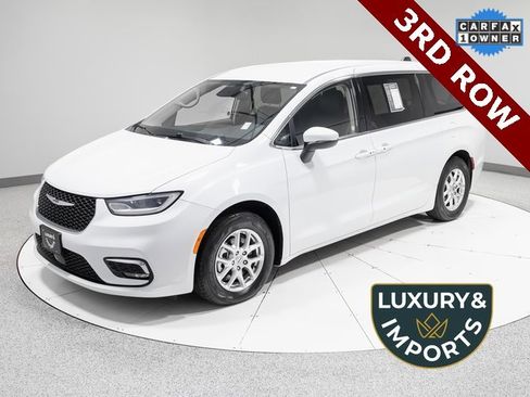 Used 2023 Chrysler Pacifica Touring-L image 1