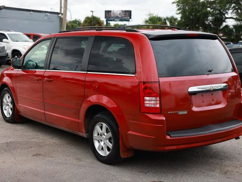 Used 2008 Chrysler Town & Country Touring w/ Entertainment Group #2 FWD image 5