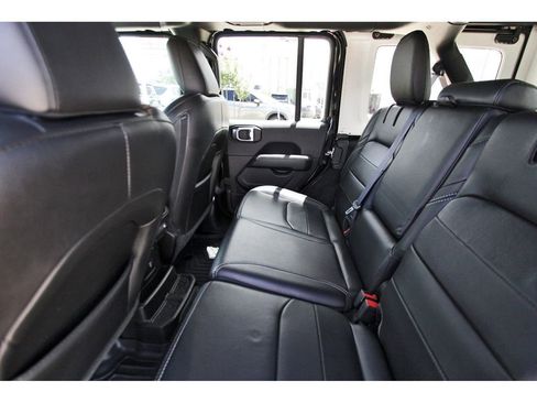 Used 2023 Jeep Wrangler Unlimited Sahara w/ Cold Weather Group AWD/4WD image 9