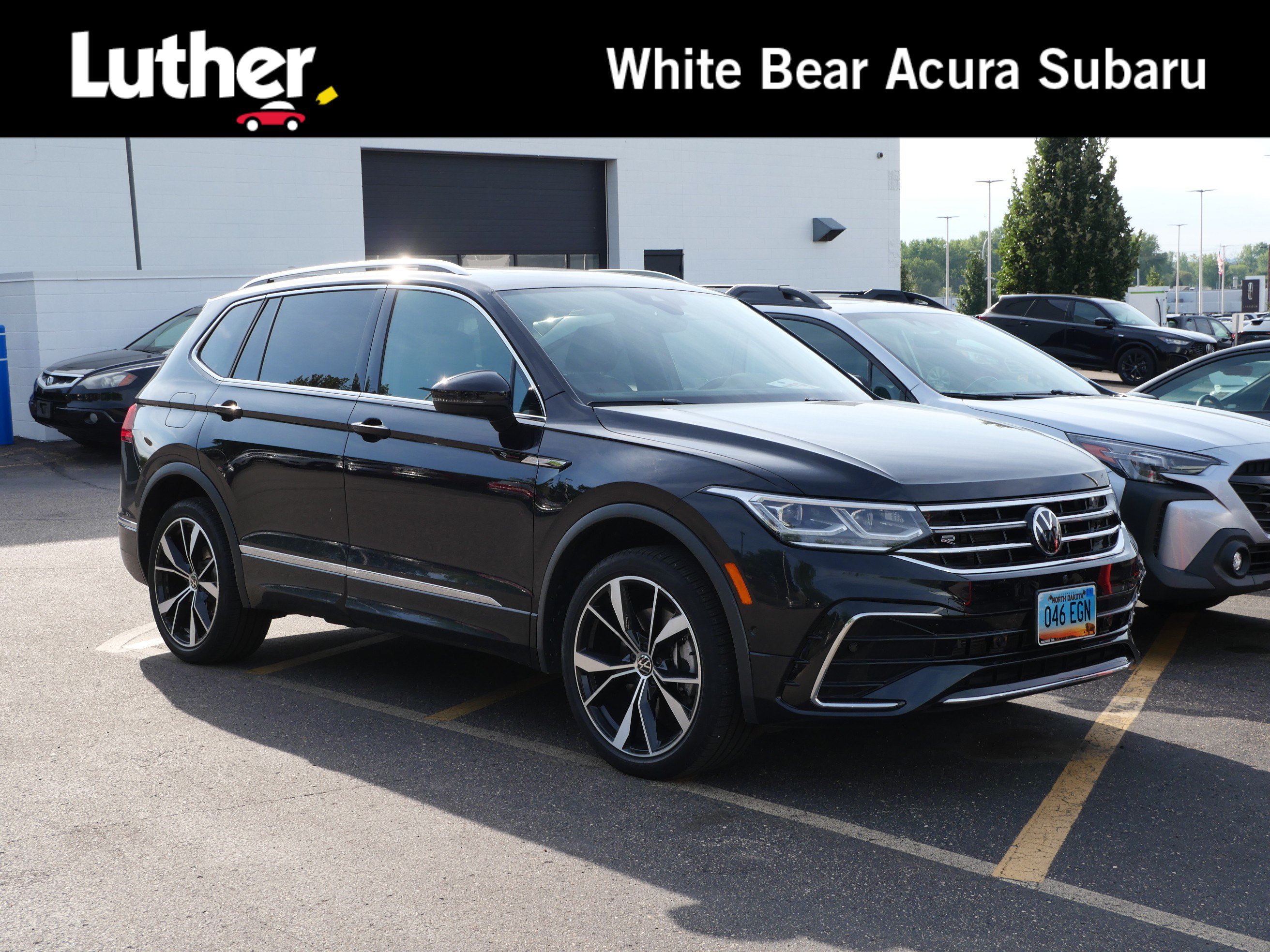 Used 2024 Volkswagen Tiguan SEL R-Line AWD/4WD image 1