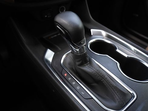 Used 2023 Chevrolet Traverse Premier FWD image 14