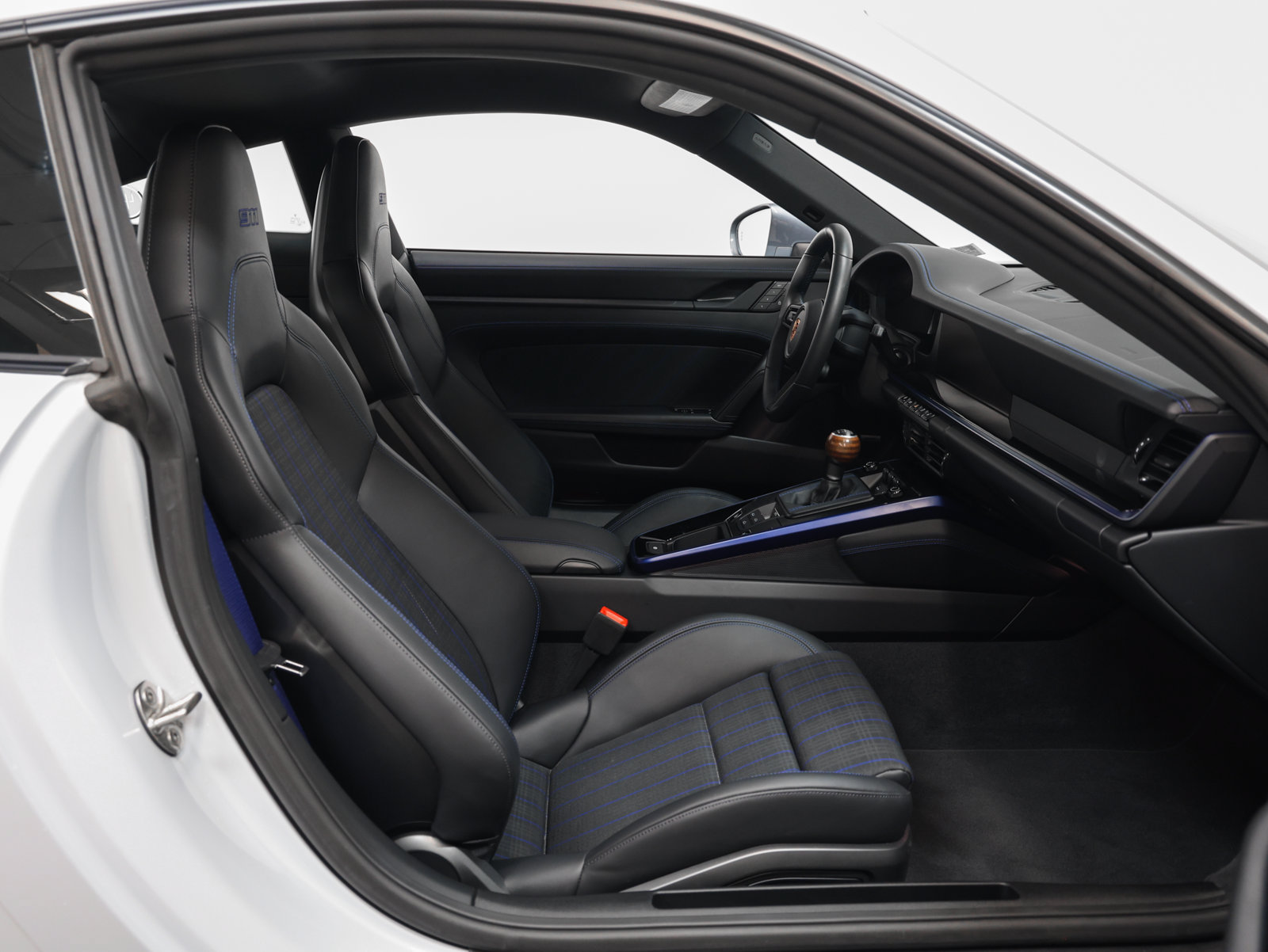 Certified 2025 Porsche 911 Carrera T RWD image 24