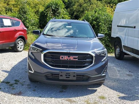 Used 2019 GMC Terrain SLE w/ Driver Convenience Package image 2