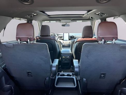 Used 2020 Ford Explorer Platinum w/ Premium Technology Package AWD/4WD image 18