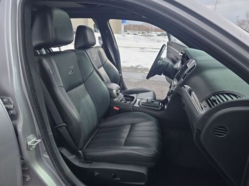 Used 2018 Chrysler 300 S w/ 300S Premium Group image 30